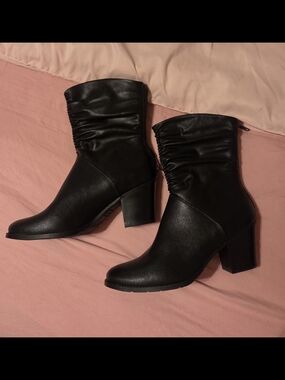 Women's Black Ruched Bear Traps Ankle Boots